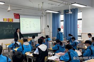 轻松控场！哈登半场仅出手4次得到8分 写意送出7次助攻